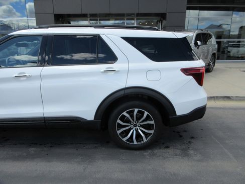 Used 2020 Ford Explorer ST w/ Premium Technology Package image 4