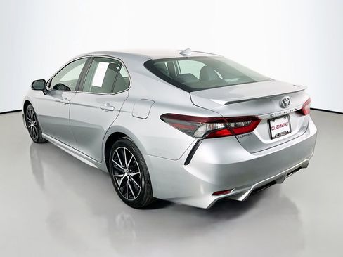 Used 2023 Toyota Camry SE FWD image 9