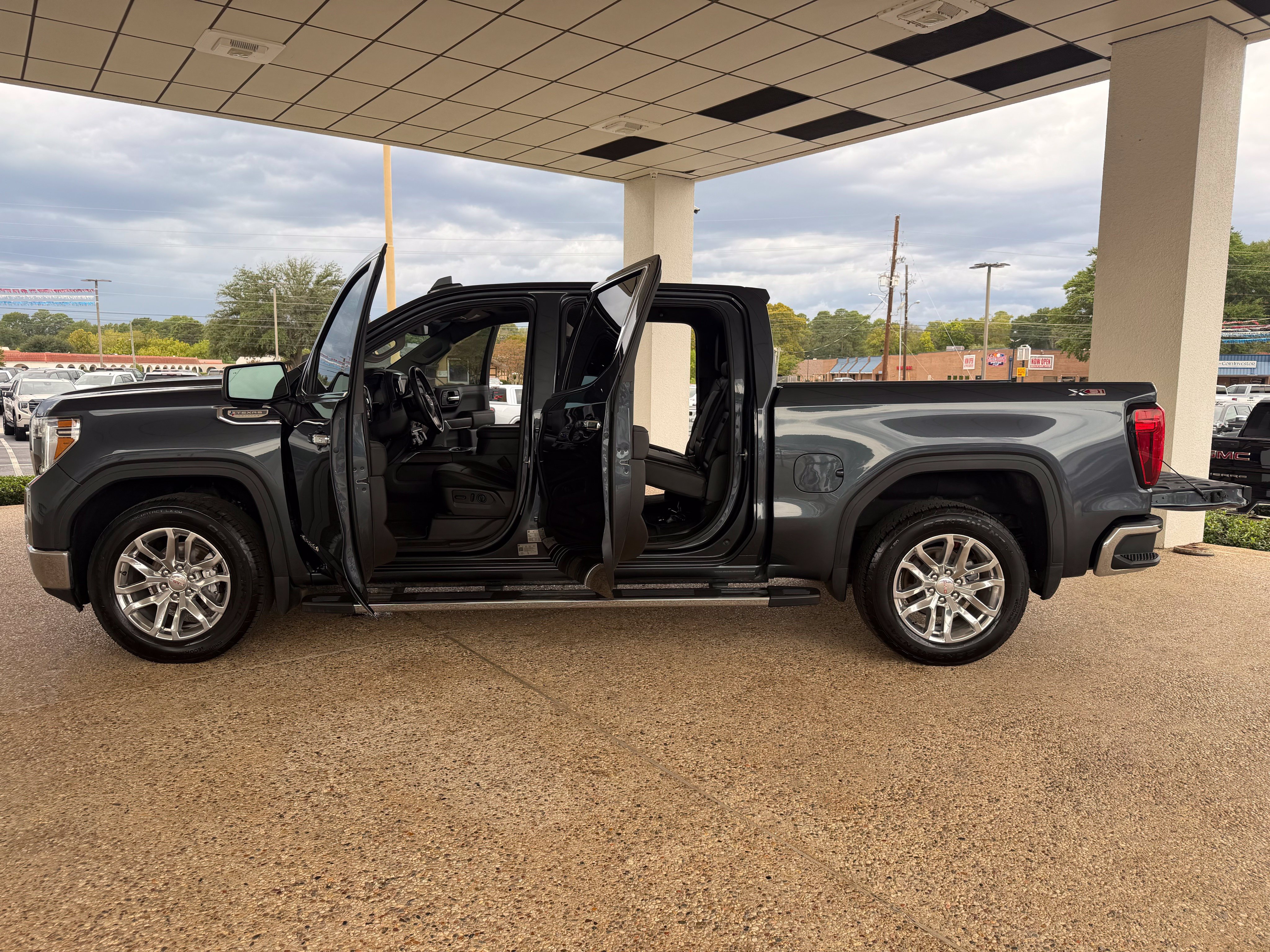 Used 2021 GMC Sierra 1500 SLT AWD/4WD image 9