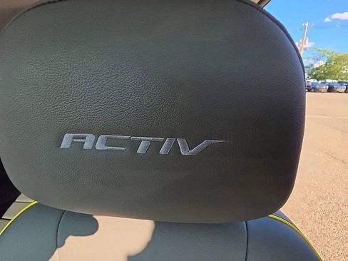 Used 2024 Chevrolet Trax ACTIV w/ Sunroof Package FWD image 42