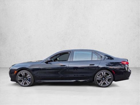 Used 2025 BMW 740i image 8