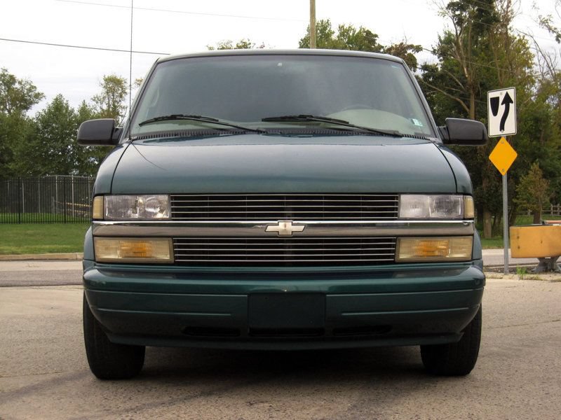 Used 1998 Chevrolet Astro AWD Passenger image 6