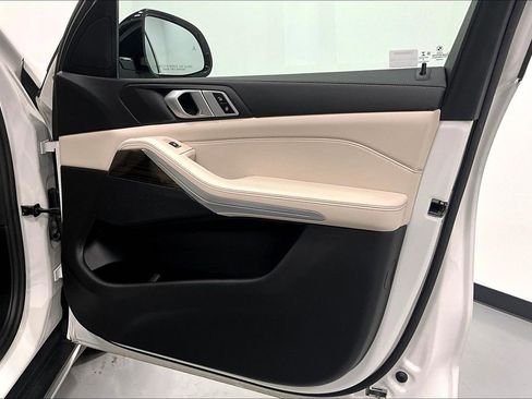 Used 2020 BMW X5 xDrive40i w/ Premium Package image 23