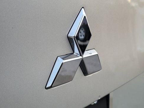 Used 2025 Mitsubishi Outlander ES image 8