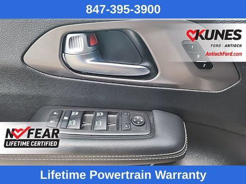 Used 2025 Chrysler Pacifica Select FWD image 47