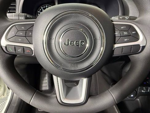 Used 2023 Jeep Renegade Latitude image 19