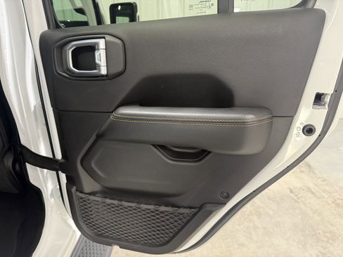 Used 2021 Jeep Wrangler Unlimited Sahara image 10
