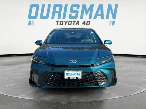 Used 2025 Toyota Camry SE image 1