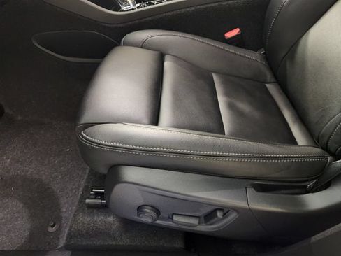 Certified 2026 Volvo XC40 B5 Plus AWD/4WD image 25