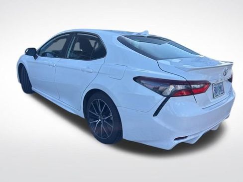 Used 2021 Toyota Camry SE w/ Cold Weather Package image 7