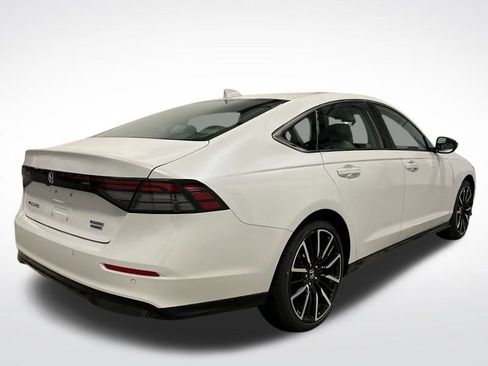 Used 2025 Honda Accord Touring image 9