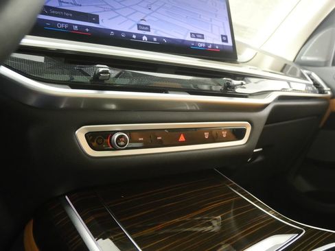 Used 2026 BMW X7 xDrive40i AWD/4WD image 25