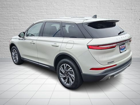 Used 2023 Lincoln Corsair AWD image 6