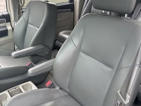 Used 2012 Volkswagen Routan SE FWD image 14