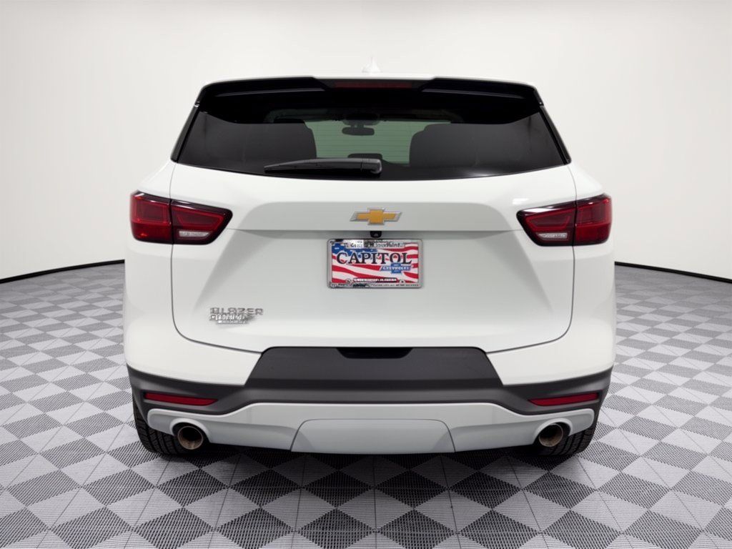 Used 2025 Chevrolet Blazer LT FWD image 11