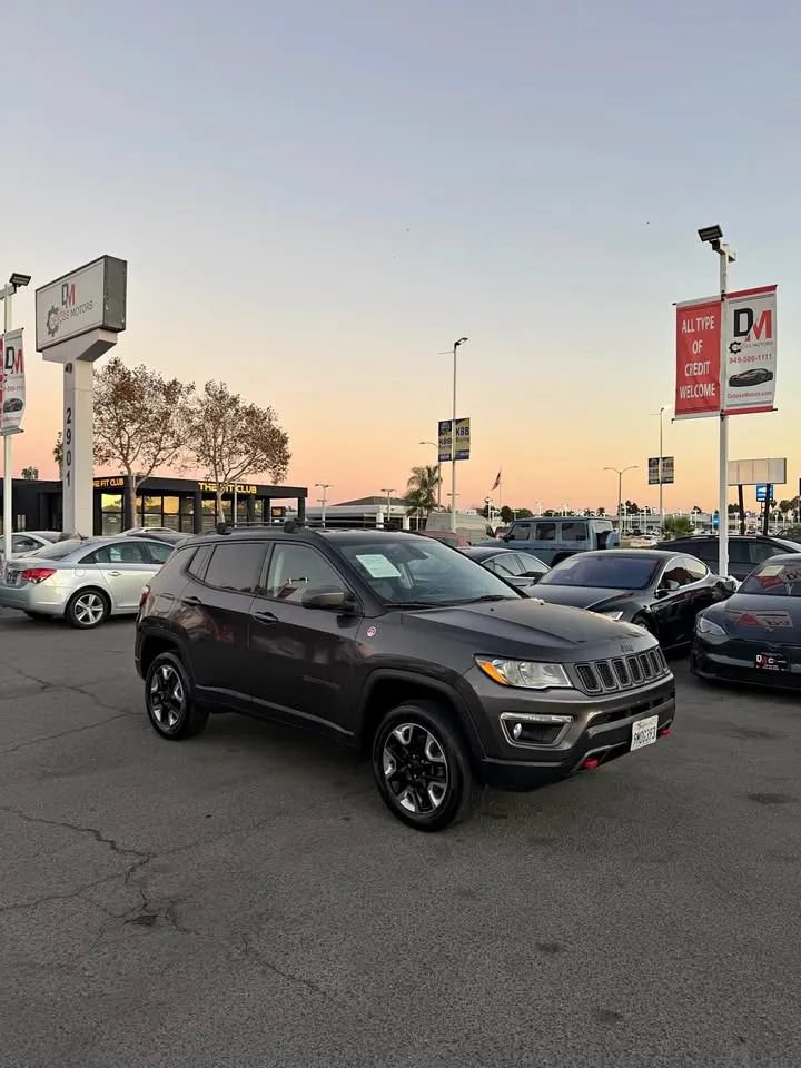 Used 2018 Jeep Compass Trailhawk w/ Leather Interior Group AWD/4WD image 2