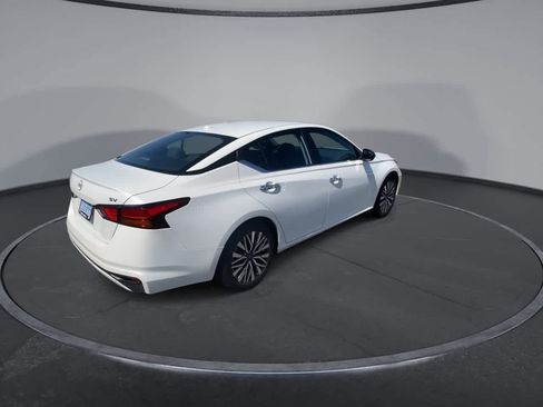 Used 2024 Nissan Altima 2.5 SV FWD image 15