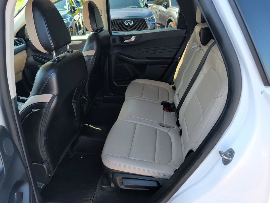 Used 2022 Ford Escape SEL w/ Technology Package FWD image 9