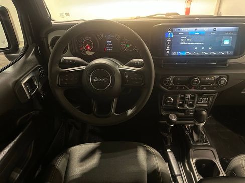 Used 2024 Jeep Gladiator Sport AWD/4WD image 32