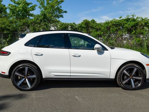 Used 2025 Porsche Macan AWD/4WD image 9