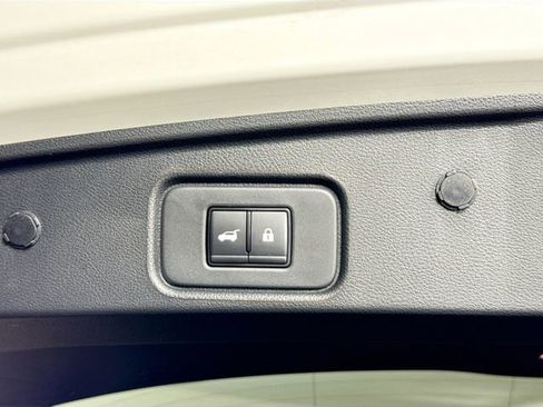 Used 2023 Nissan Pathfinder Platinum image 31