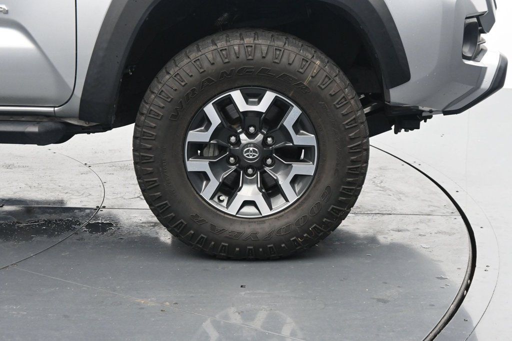 Used 2023 Toyota Tacoma TRD Off-Road w/ Technology Package AWD/4WD image 11