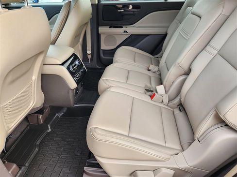 Used 2021 Lincoln Aviator 2WD image 30