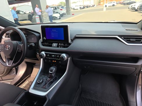 Used 2025 Toyota RAV4 SE AWD/4WD image 18