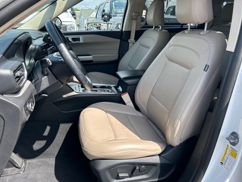Used 2023 Ford Explorer XLT w/ Equipment Group 202A image 9