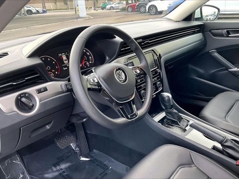 Used 2022 Volkswagen Passat 2.0T SE image 11