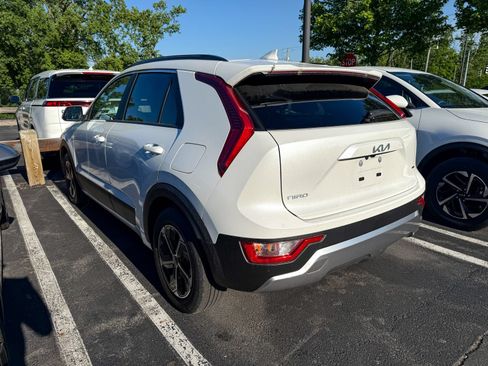 Used 2025 Kia Niro LX FWD image 3