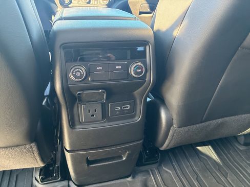 Used 2023 GMC Acadia SLT w/ LPO, Floor Liner Package image 20