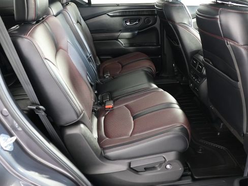Used 2025 Honda Pilot Black Edition image 26