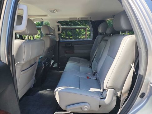 Used 2012 Toyota Sequoia SR5 w/ Premium Pkg RWD image 30