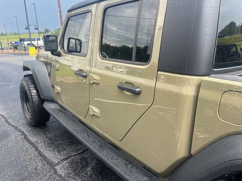 New 2025 Jeep Gladiator Sport image 23