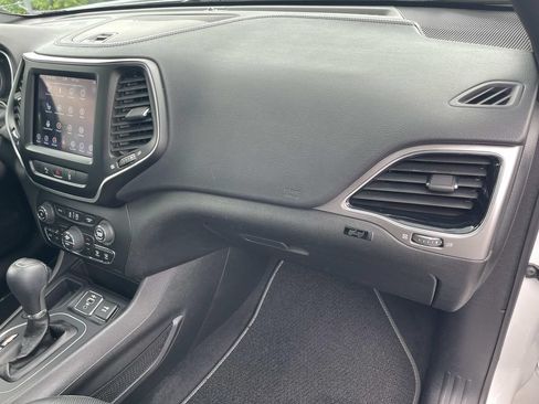 Used 2021 Jeep Cherokee Latitude Lux 80th Anniv w/ Quick Order Package 26U 80TH FWD image 24