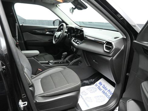 Used 2025 Chevrolet TrailBlazer LT w/ Driver Confidence Package image 19