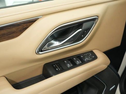 Used 2024 Chevrolet Suburban Premier image 12