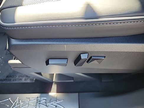 Used 2025 Tesla Cybertruck AWD Crew Cab image 26