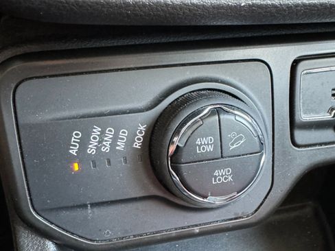 Used 2021 Jeep Renegade Trailhawk image 8