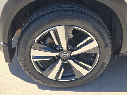 Used 2022 Nissan Rogue Platinum w/ Head-Up Display Package image 32