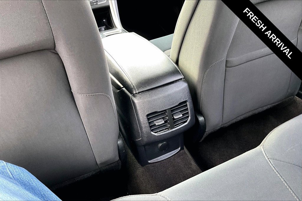 Used 2020 Ford Fusion SE FWD image 15