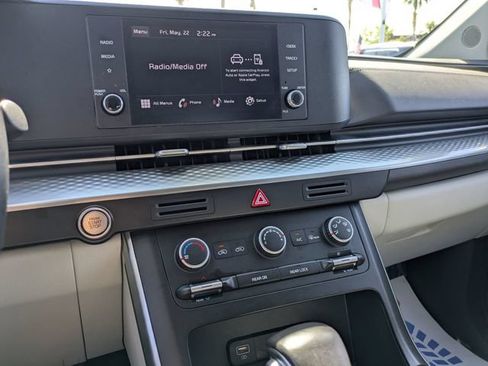 Used 2024 Kia Carnival LX FWD image 11