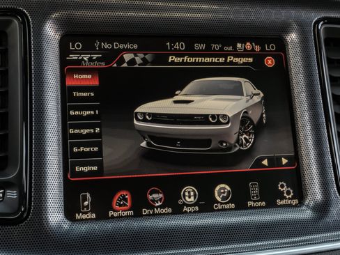 Used 2015 Dodge Challenger SRT w/ Technology Group image 29