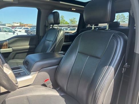 Used 2018 Ford F150 Lariat w/ Equipment Group 502A Luxury AWD/4WD image 9