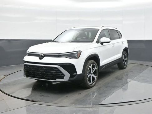 New 2026 Volkswagen Taos SEL image 3