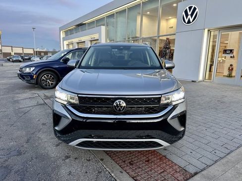 Used 2023 Volkswagen Taos SE w/ Black Wheel Package image 2
