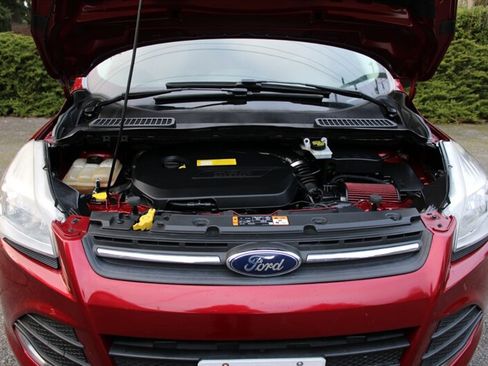 Used 2016 Ford Escape SE w/ Equipment Group 201A image 19