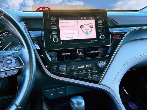 Used 2022 Toyota Camry SE image 6