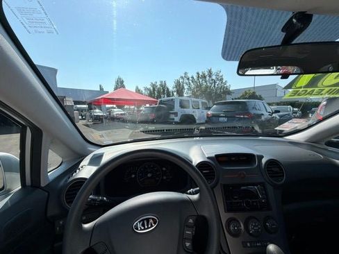 Used 2009 Kia Rondo LX FWD image 16